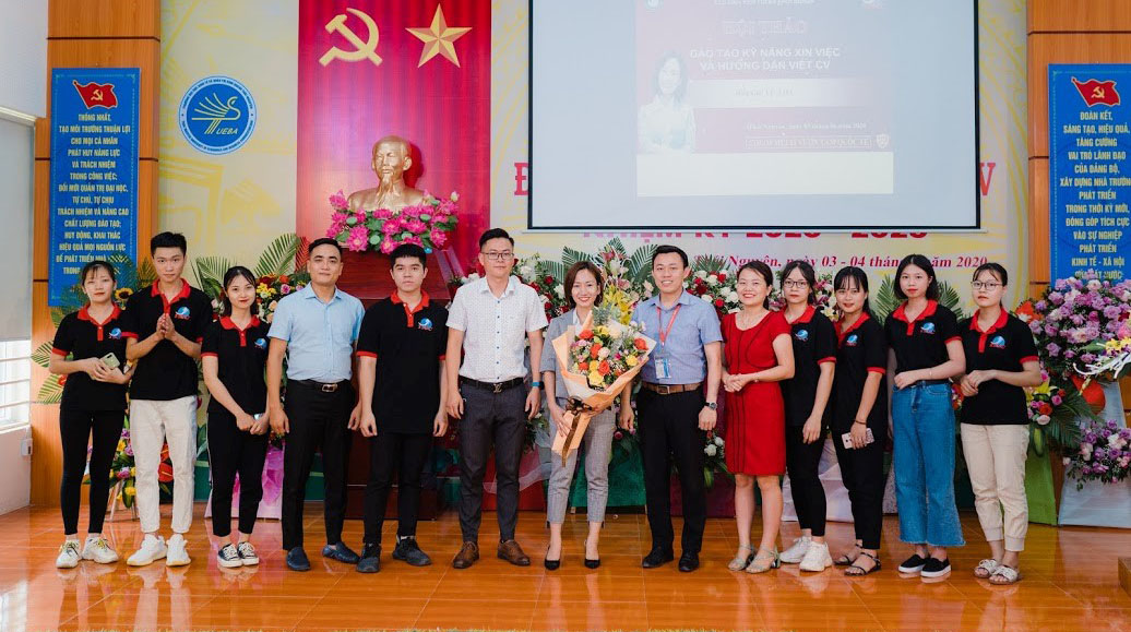 Hội thảo đào tạo kỹ năng phỏng vấn và hướng dẫn viết CV tại Trường Vuaboss hoat dong Kinh tế & QTKD đã diễn ra thành công tốt đẹp